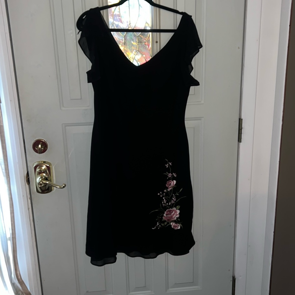 EUC Dress Barn Black Sleeveless dress with floral embroidery, flutter sleeves